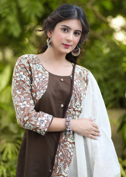 Best Kurti dresses for girls in pakistan Archives - StylesGap.com